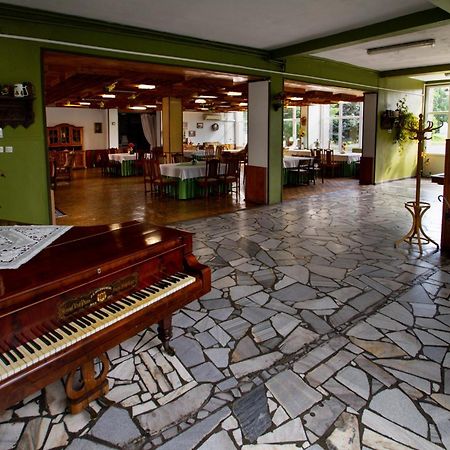 Zajazd Grodek Bujak Robert Naclegi I Restauracja Grodkow  Buitenkant foto