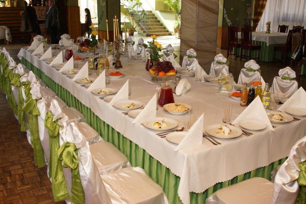 Zajazd Grodek Bujak Robert Naclegi I Restauracja Grodkow  Buitenkant foto